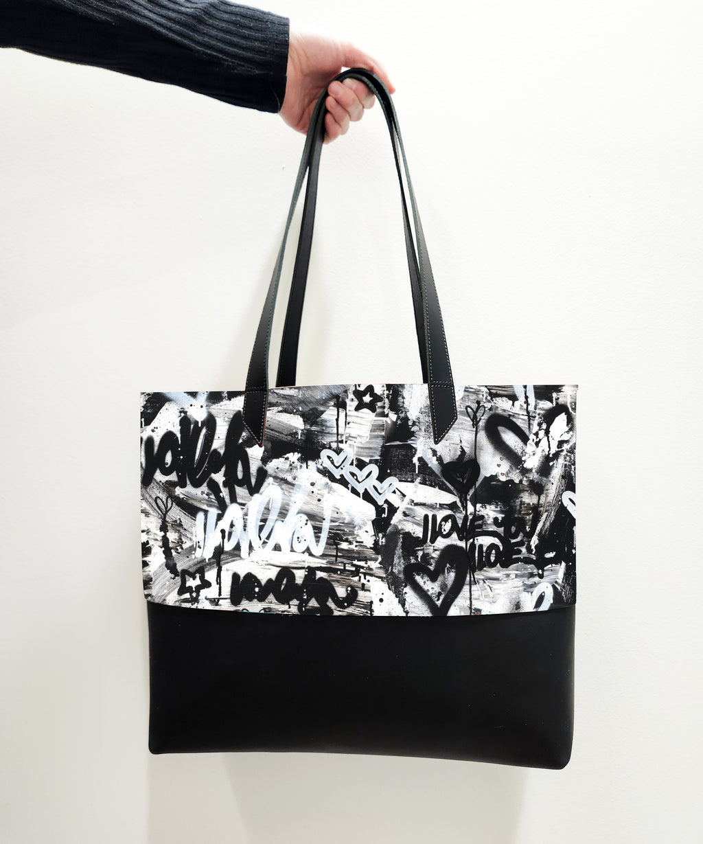 BLACK AND WHITE : TOTE  by AMBER GOLDHAMMER x Michael Grey