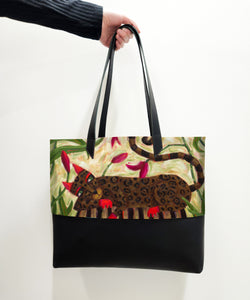 A SHORT SOJOURN : TOTE  by CINDY REVELL x Michael Grey